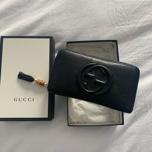 Gucci soho zip around wallet